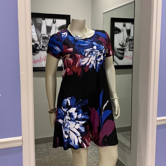 Women’s Floral Pocket Dress - Picture 6 of 15